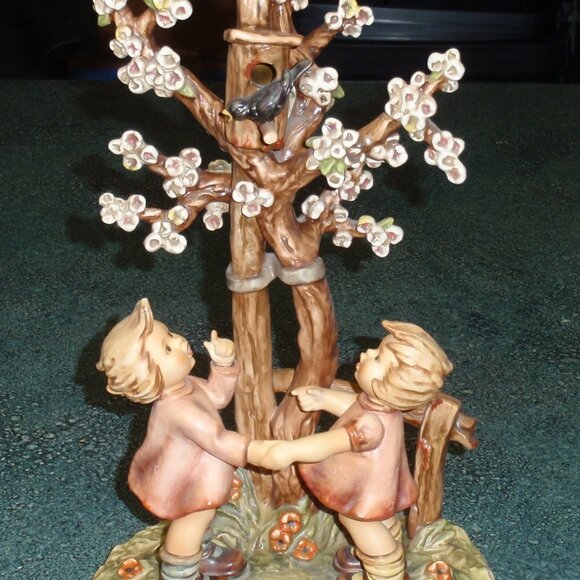 "Welcome Spring" Goebel Hummel Century Collection Figurine #635 With Box - GIFT! - Picture 1 of 14